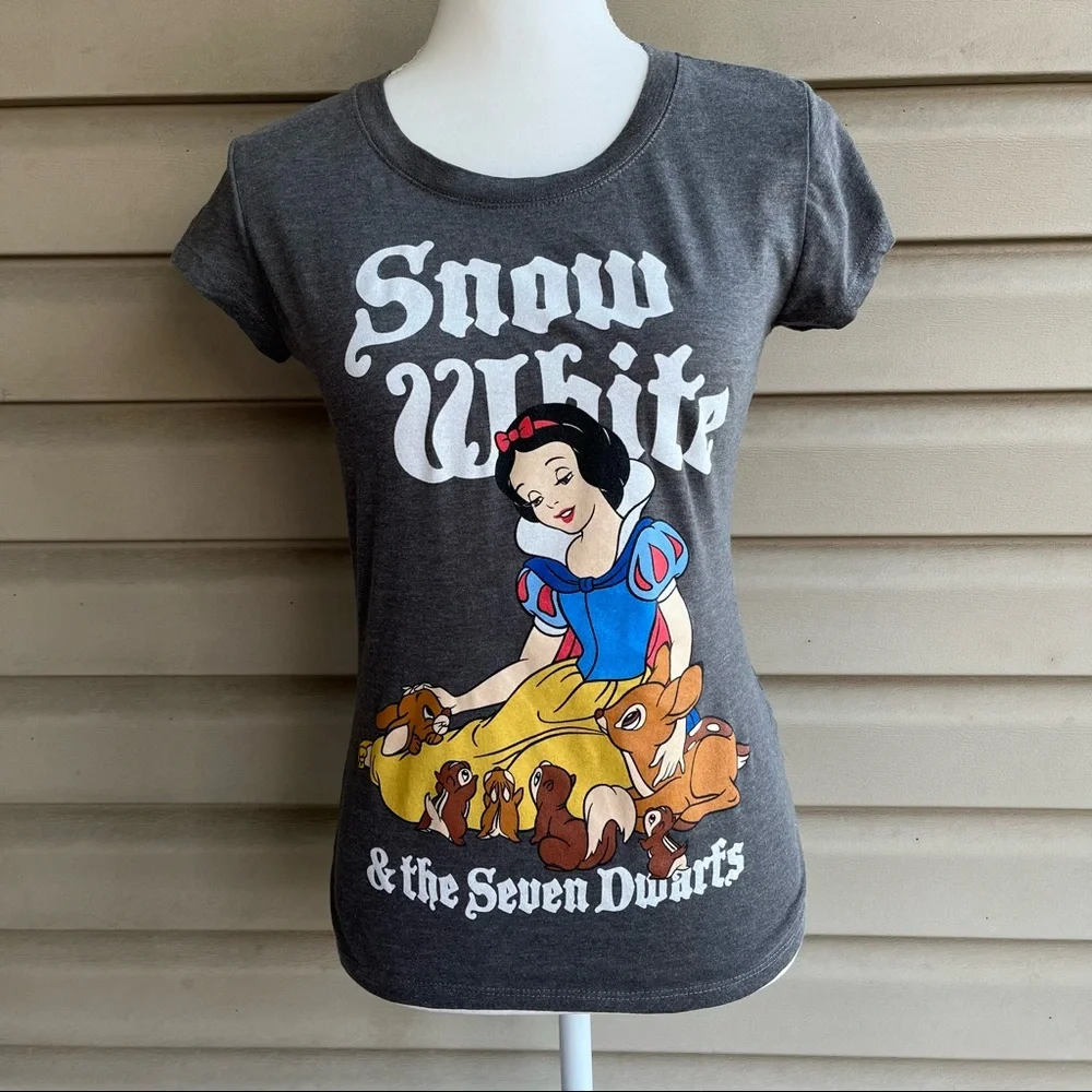 •Disney• Snow White and the Seven Dwarfs Short Sleeve Tee - Size Small - Picture 1 of 8